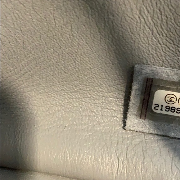 CHANEL Tote - Picture 12 of 15